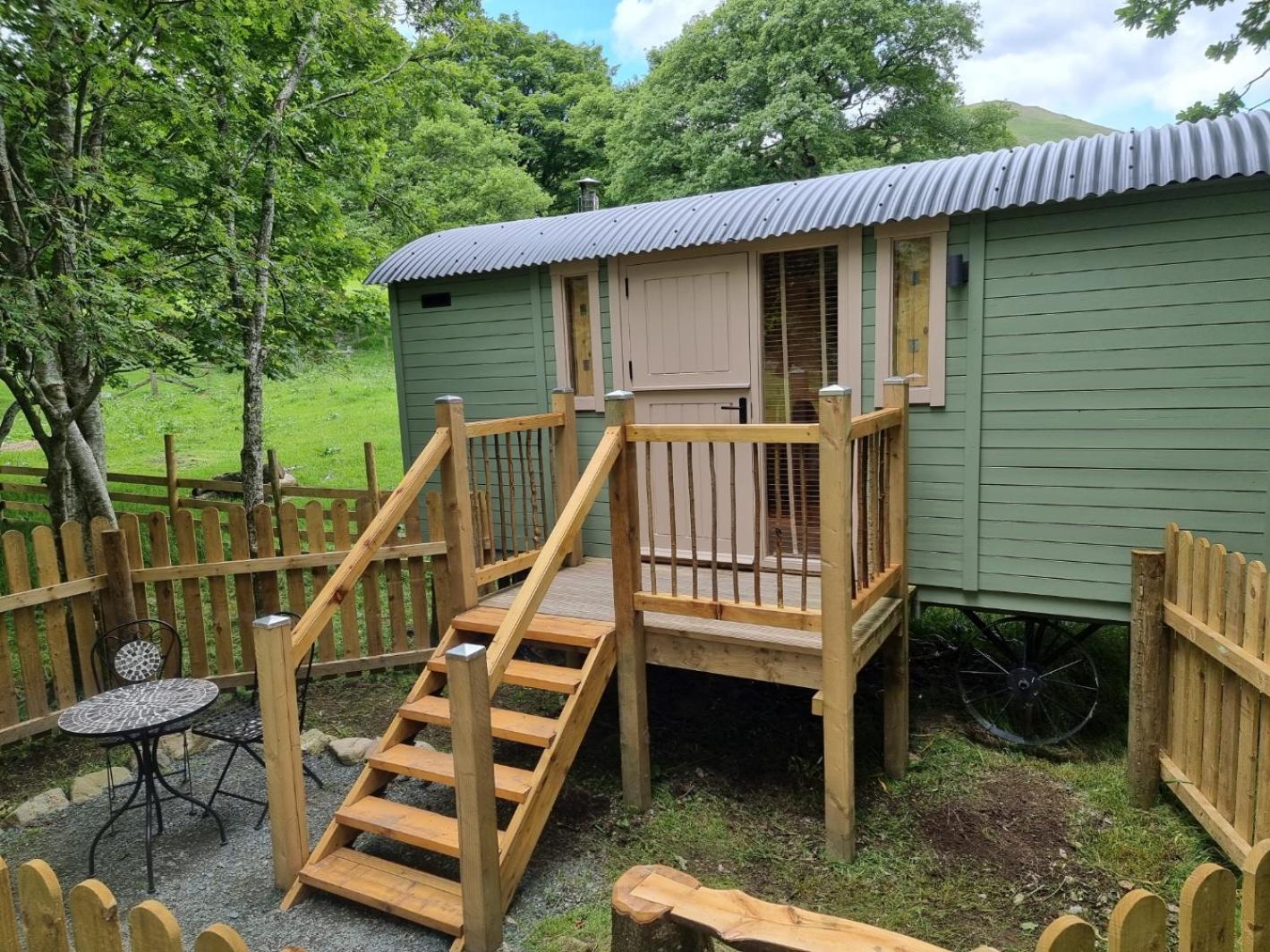 Syke Farm - Yurt's And Shepherds Hut Camping *