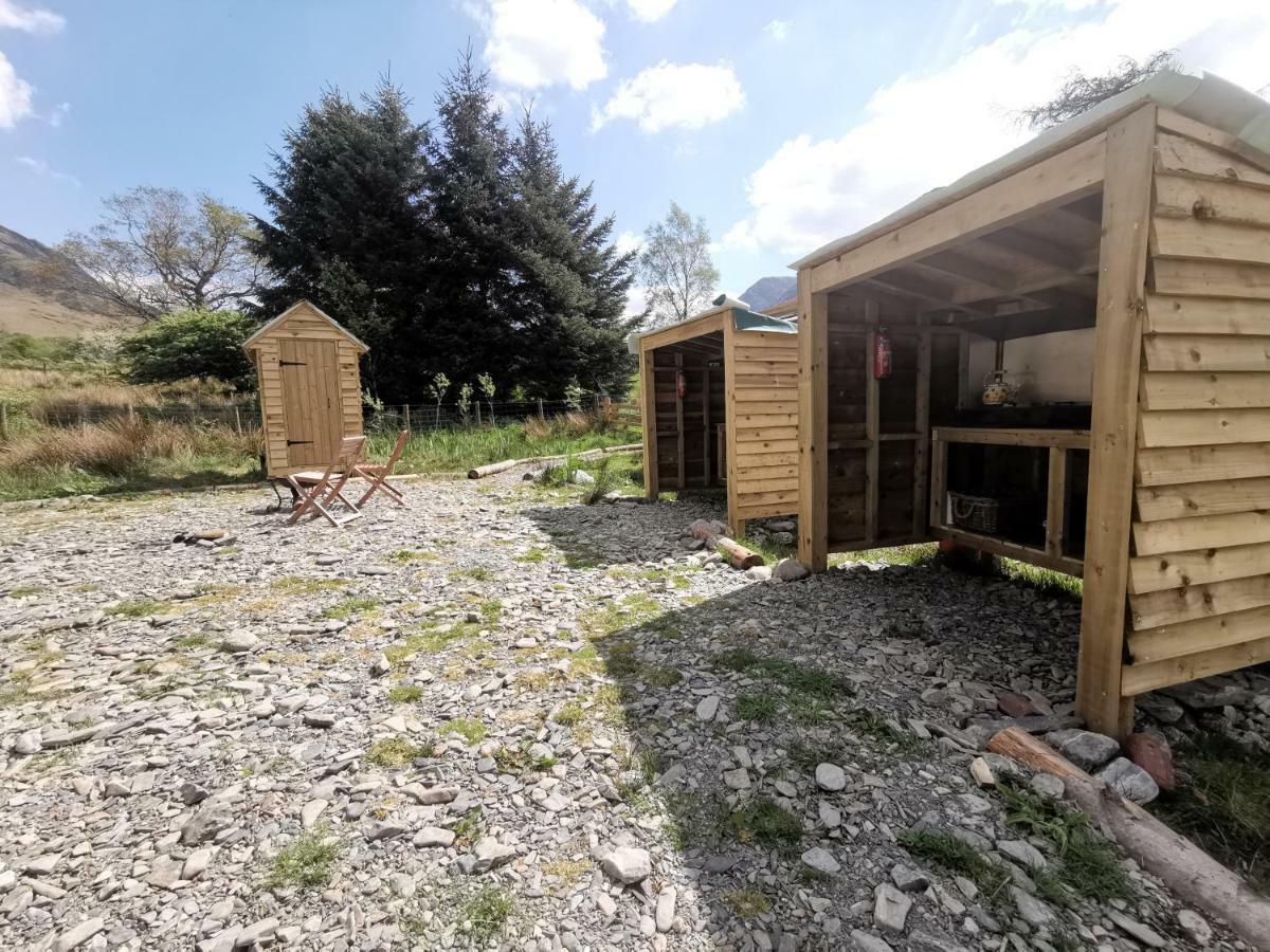 Syke Farm - Yurt's And Shepherds Hut Camping *